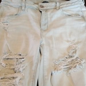Light blue jegging with a lot of destroyed detail